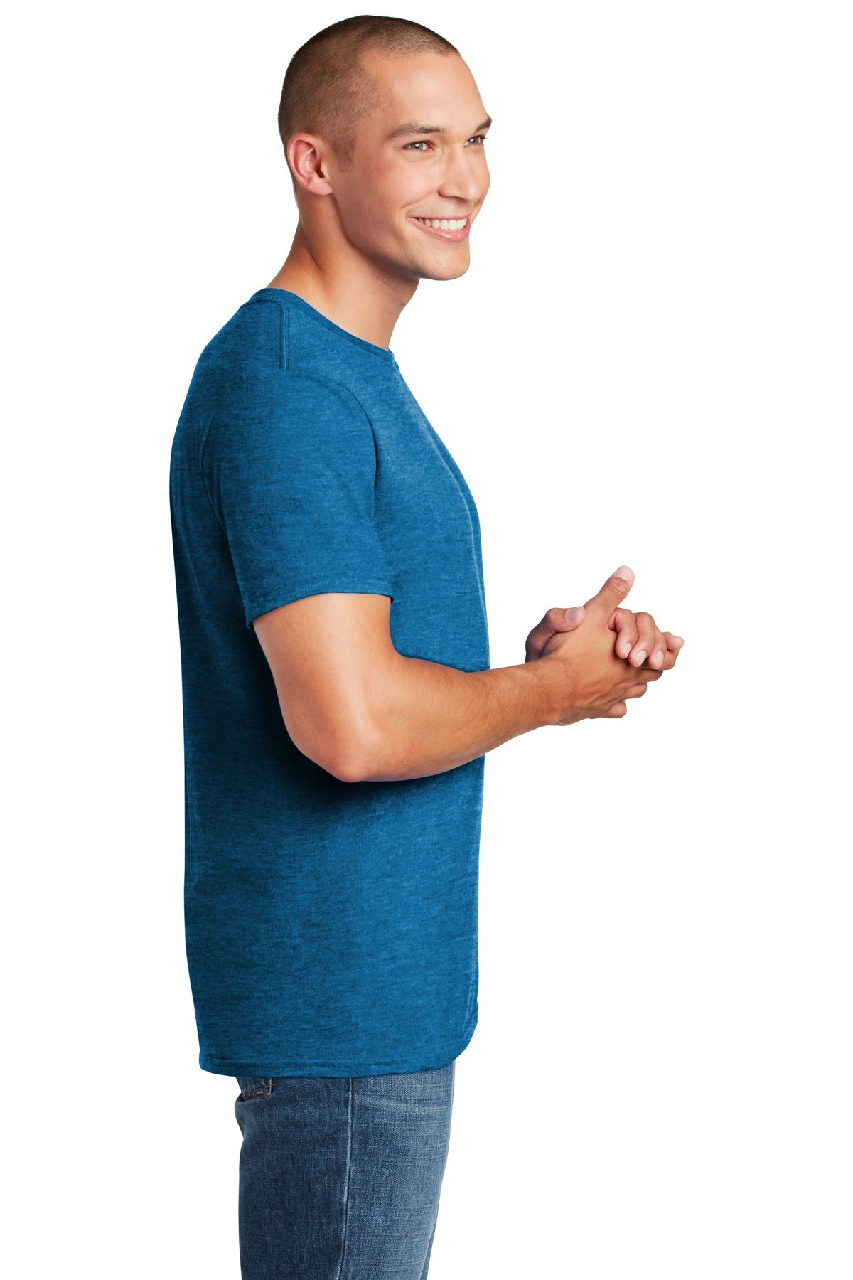 Gildan Softstyle T-Shirt 64000 side model image.