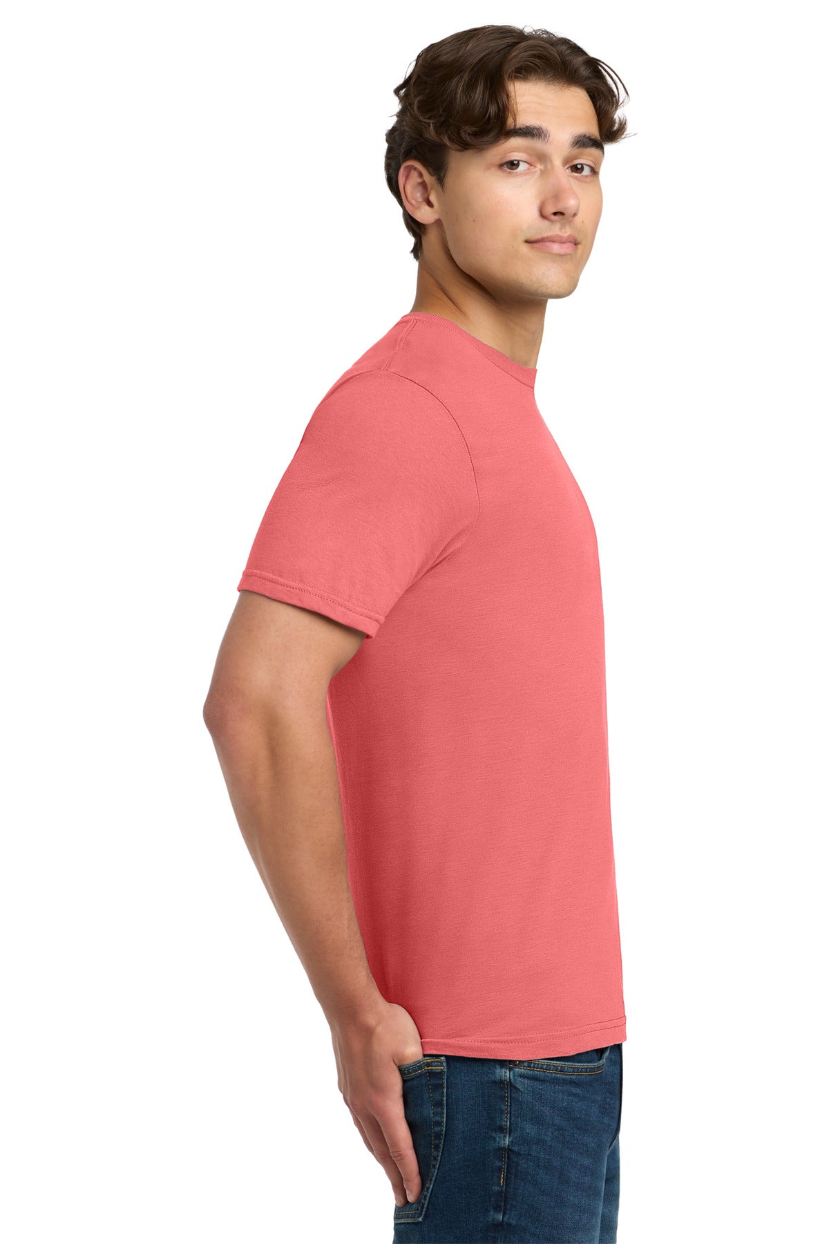 Gildan Softstyle T-Shirt 64000 side model image.