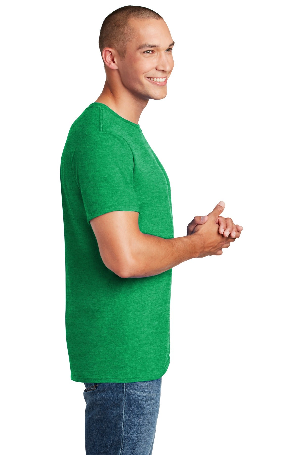 Gildan Softstyle T-Shirt 64000 side model image.