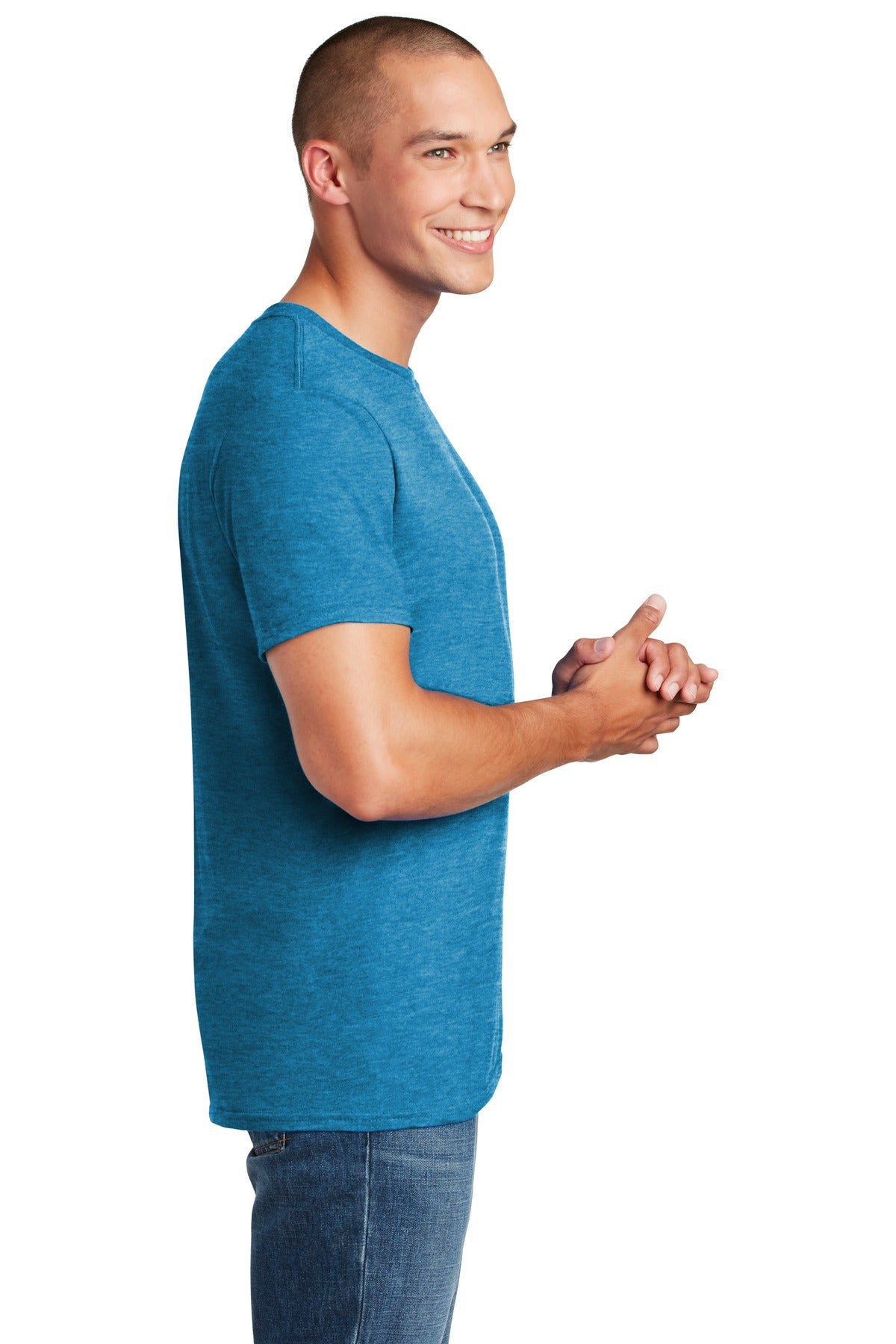 Gildan Softstyle T-Shirt 64000 side model image.