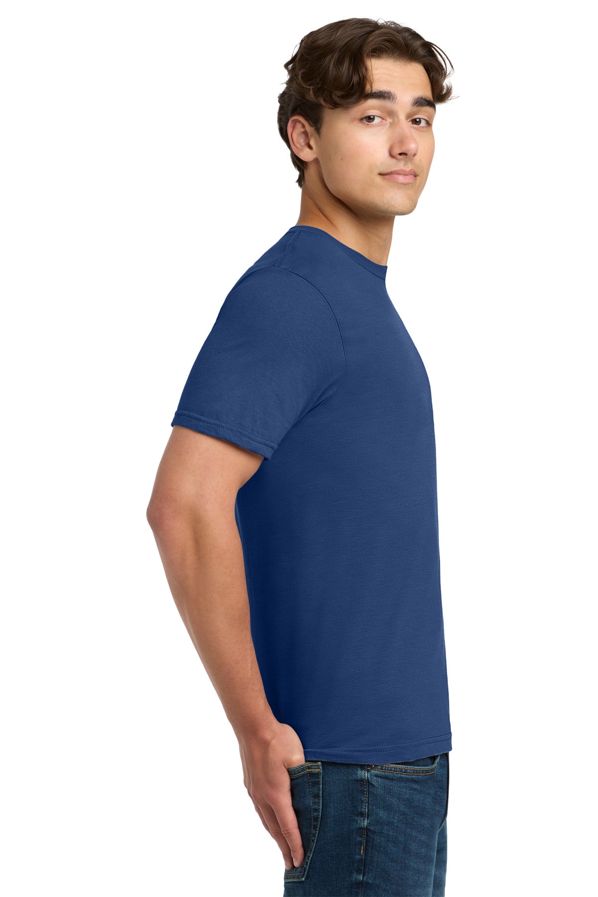 Gildan Softstyle T-Shirt 64000 side model image.