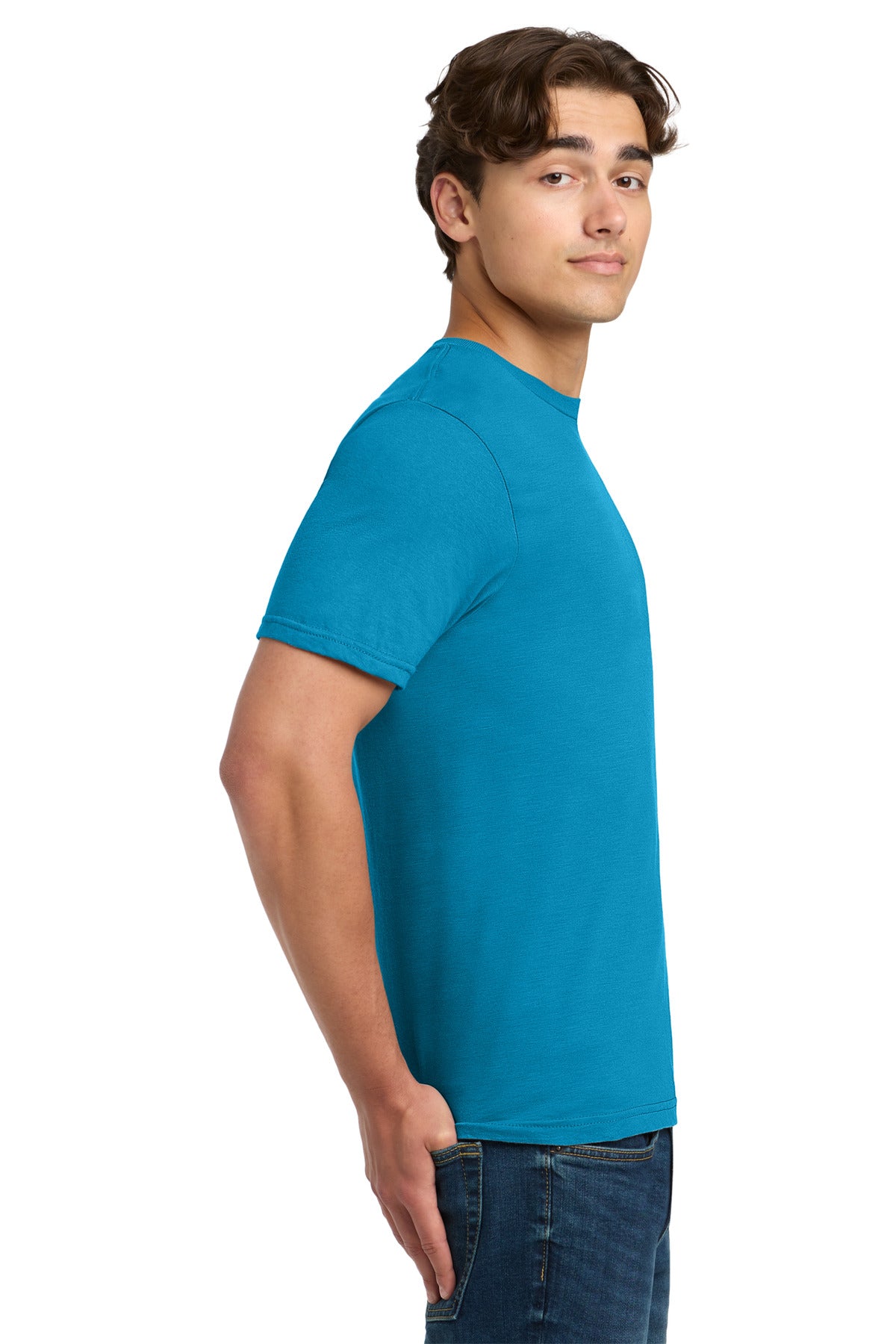 Gildan Softstyle T-Shirt 64000 side model image.