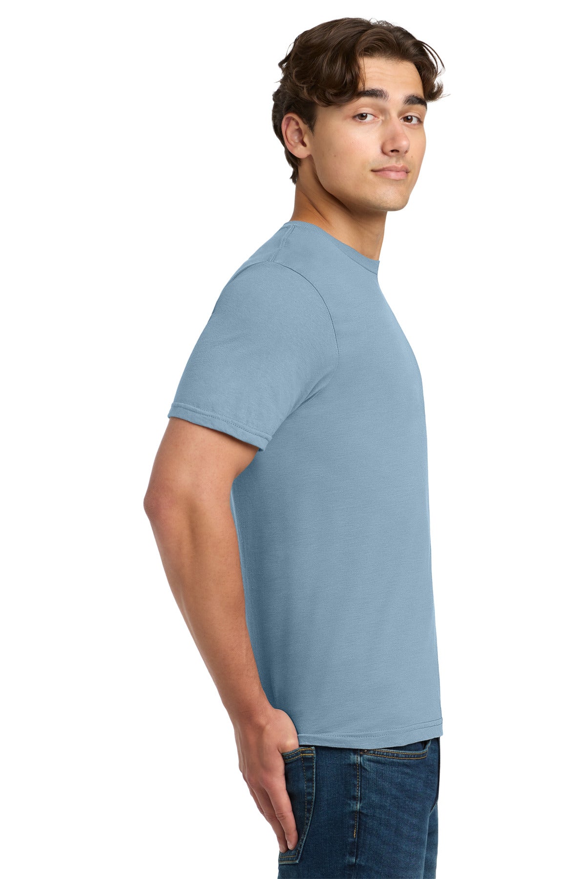 Gildan Softstyle T-Shirt 64000 side model image.