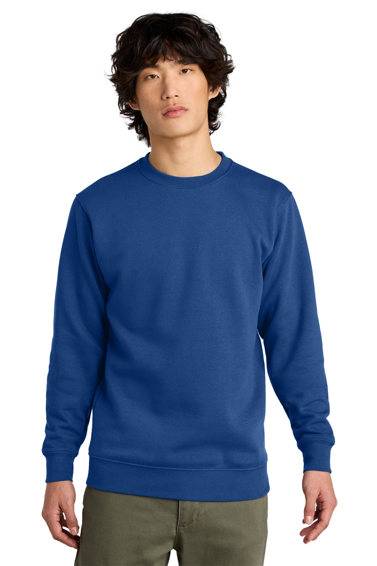 District VITFleece Crew DT6104 front model image.