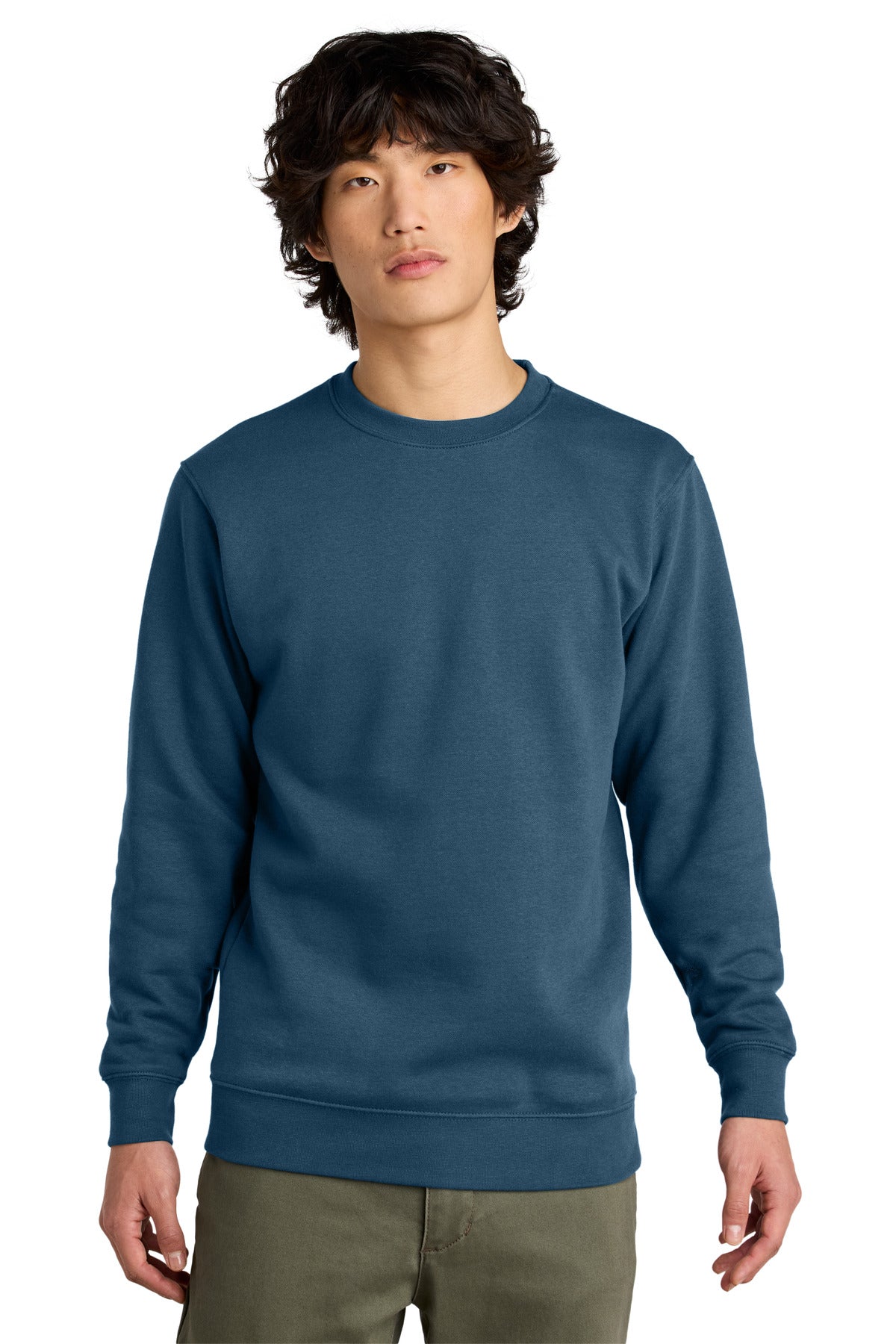 District VITFleece Crew DT6104 front model image.