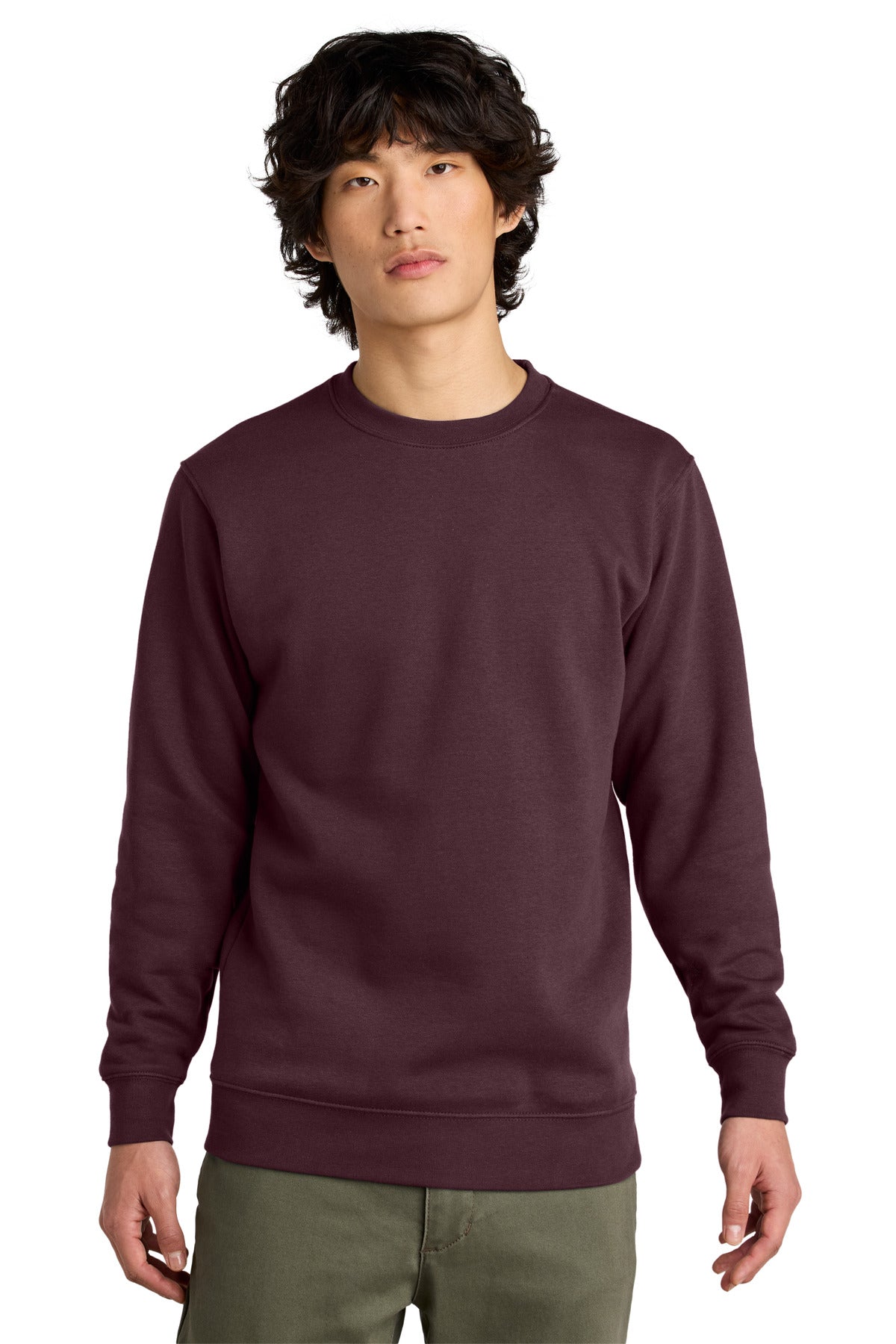 District VITFleece Crew DT6104 front model image.