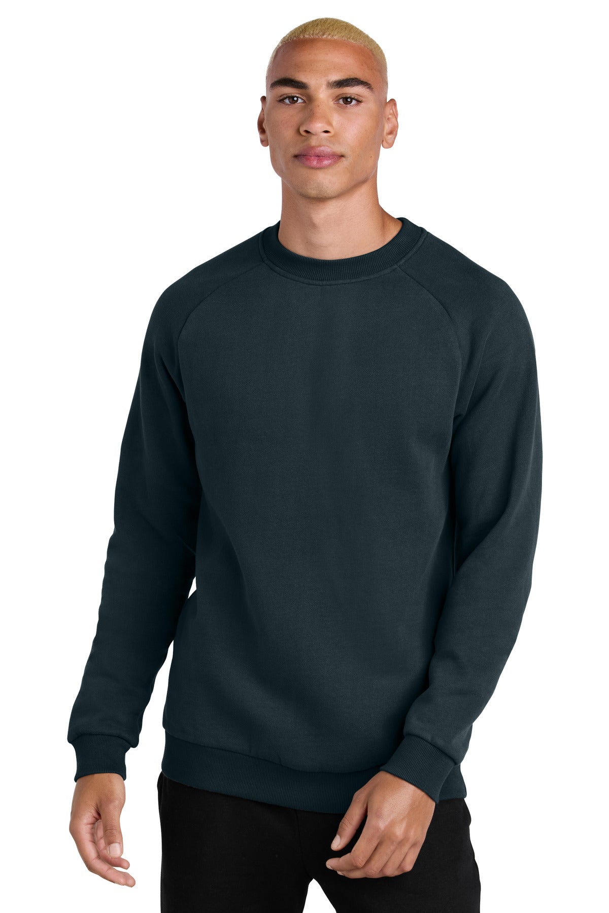 District Cloud Fleece Crew DT7804 front model image.