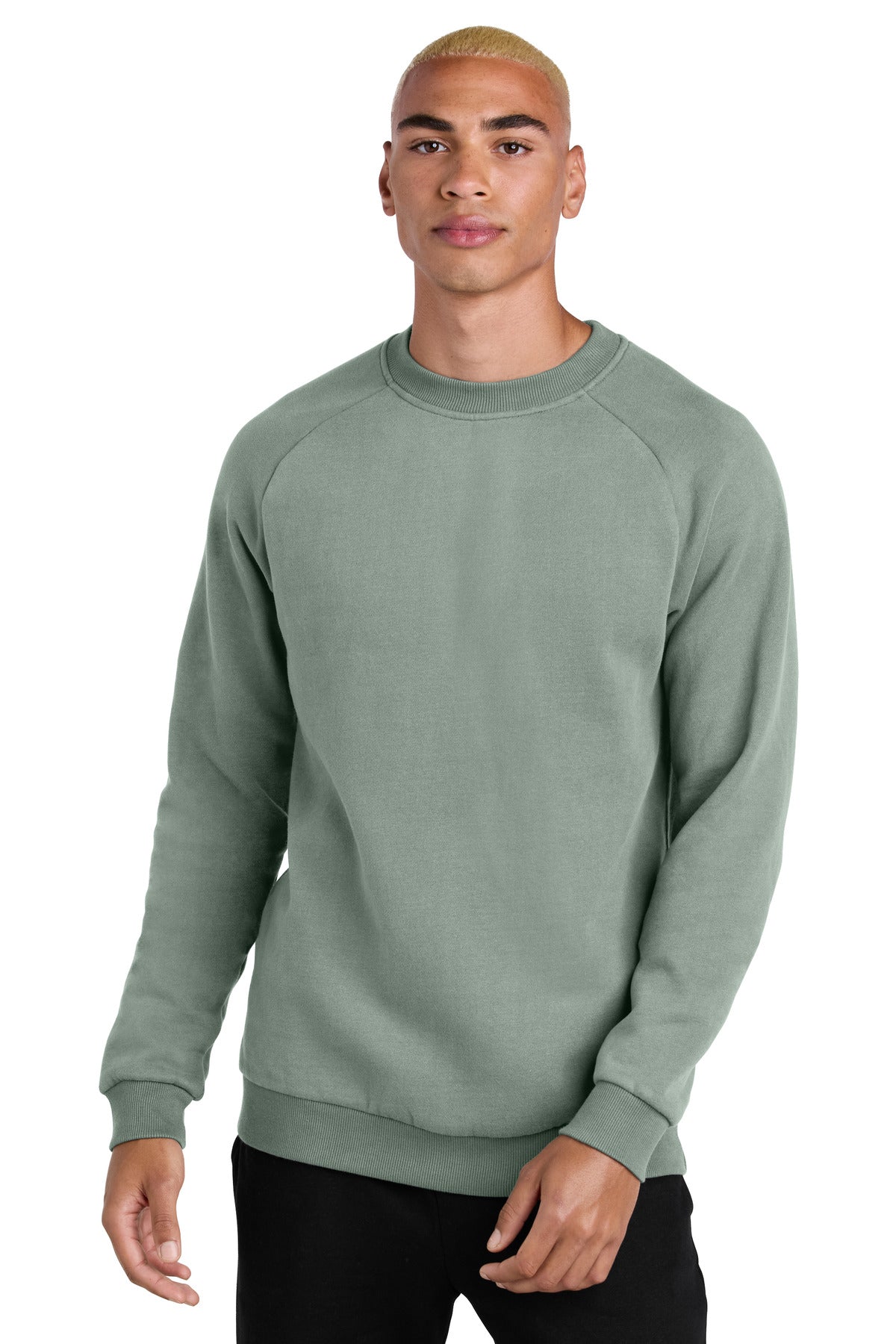 District Cloud Fleece Crew DT7804 front model image.